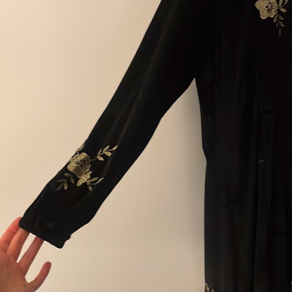Black velvet long sleeve shift dress - Picture 2 of 6